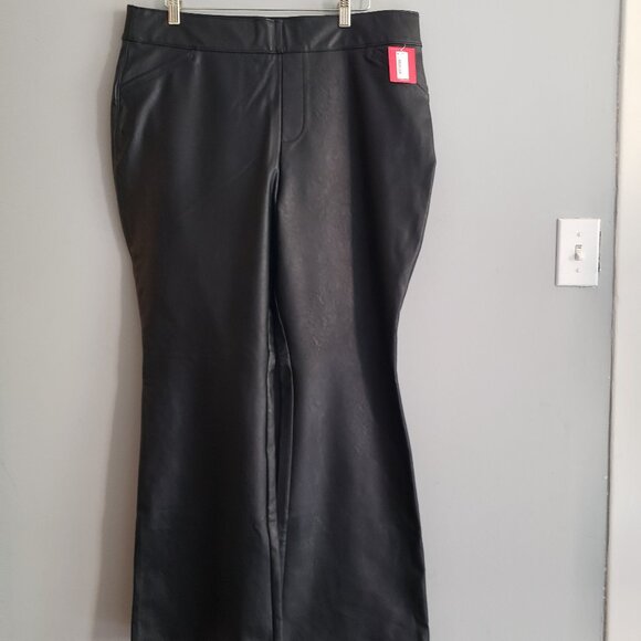 Spanx Leather Like Flare Leg Stretch Pull On Luxe Black Pants - Picture 2 of 16